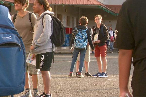 Mardi 20 août 2024, retour au collège de Tuband pour des élèves qui ont été dispersés pendant un mois dans trois autres établissements.