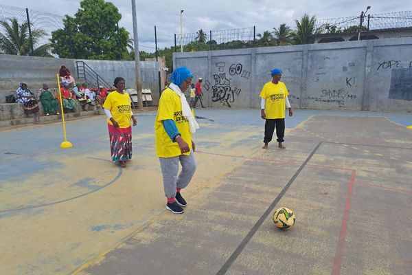 foot en marchant au stade de Bandrélé