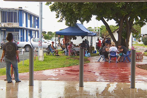 La pluie s'est invitée dans les débats entre syndicats et direction...