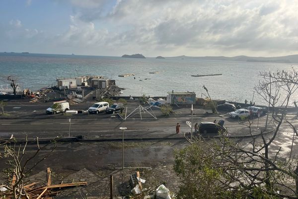 Le front de mer de Mamoudzou, à Mayotte, après le passage du cyclone Chido