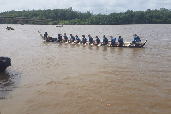 Une équipe au départ Marathon du Fleuve mai 2019