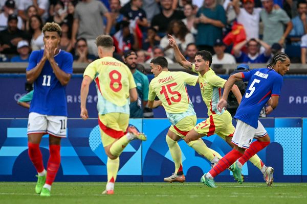 Les Bleus de Thierry Henry n'ont rien pu faire en finale des Jeux Olympiques. Les Espagnols remportent la médaille d'or et laissent celle d'argent aux Français après plus de 120 minutes de jeu ( 5 à 3)