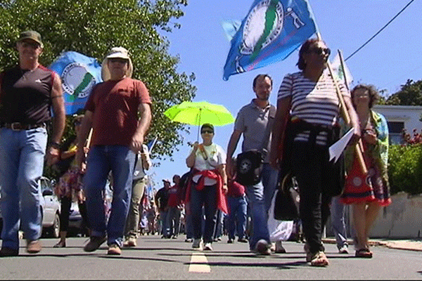 fonctionnaires en grève nouméa manifestation