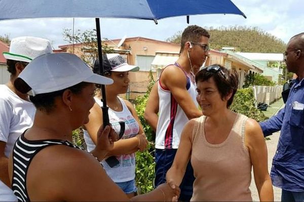 La ministre des Outre-mer est en Guadeloupe après le passage de l'ouragan Maria.