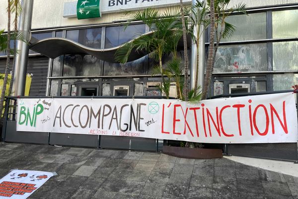 Extinction Rebellion, Attac et Greenpeace, ont organisé une action de désobéissance civile ce matin à Saint-Denis - 2