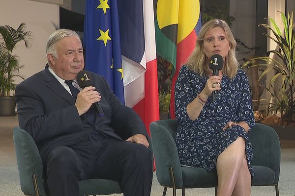 Le président du Sénat, Gérard Larcher, et la présidente de l'Assemblée nationale, Yaël Braun-Pivet, lors de l'édition spéciale de NC la 1ere, mercredi 13 mai 2024 au congrès de la Nouvelle-Calédonie.