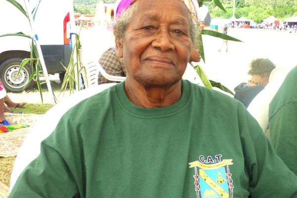 Céline M'Boueri, 77 ans, bénévole au Comité d'animation de Thio depuis vingt-neuf ans!