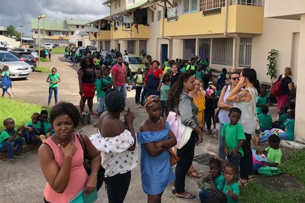 Evacuation à l'école Joseph Symphorien à Saint-Laurent