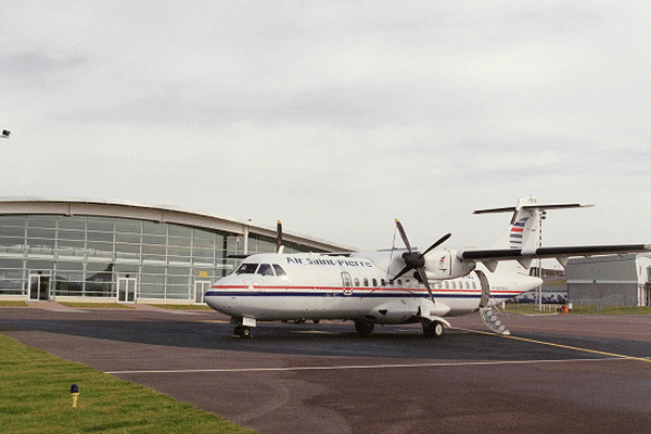 Un ATR d'Air Saint-Pierre sur le tarmac de l'aéroport de Saint-Pierre et Miquelon.