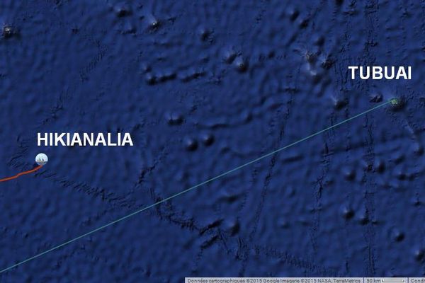 Hikianalia est à 780 km de Tubuai