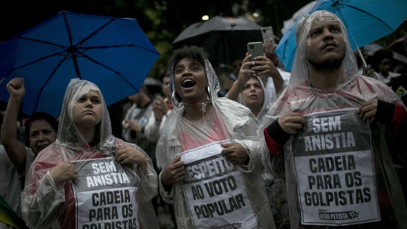 Emeutes au Brésil : le coup de force des bolsonaristes en images