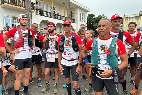 Grand Raid 2023 : le départ des coureurs du Zembrocal Trail a été donné depuis le centre-ville de Saint-Joseph