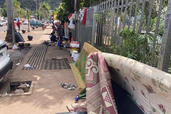 Camp de migrants à Cavani