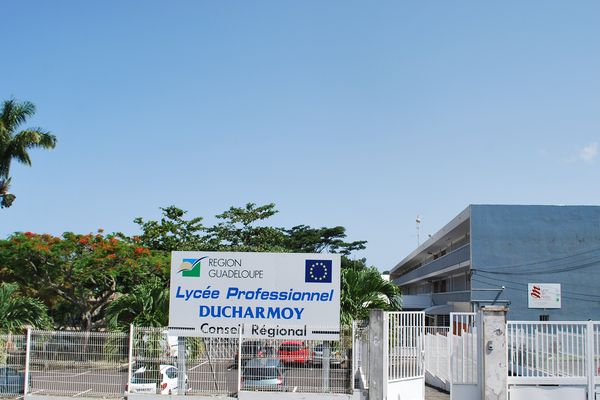 Lycee Ducharmoy