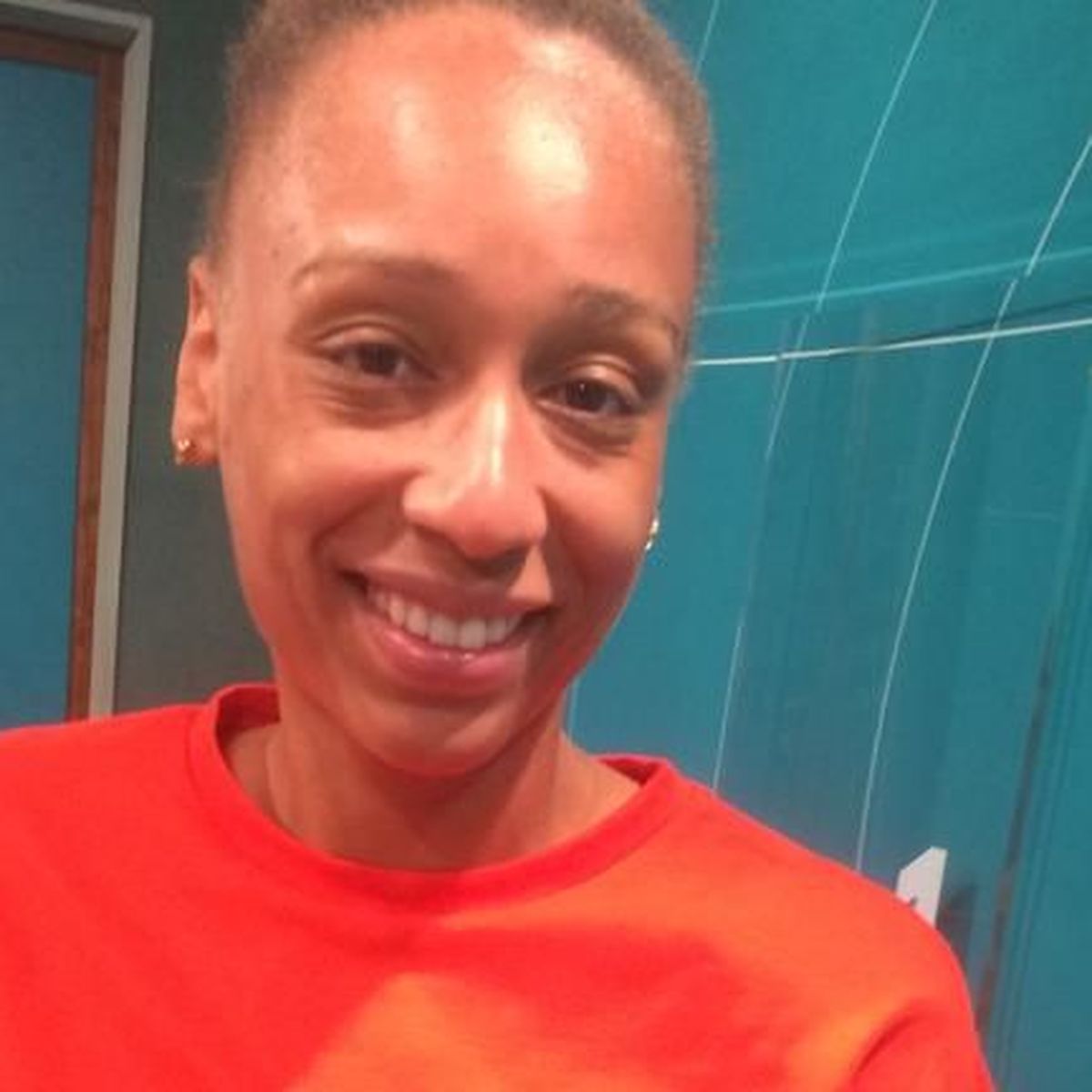 La championne de handball B atrice Edwige de retour en Guyane pour