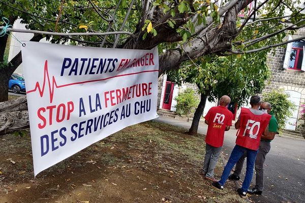 Les syndicats et l’Observatoire des Usagers de la Santé sont mobilisés à Saint-Paul, ce mardi 25 mai