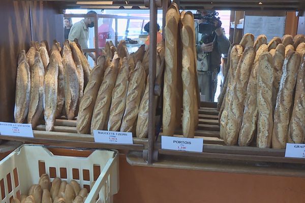 Baguette de pain boulangerie les trois épis le port La Réunion