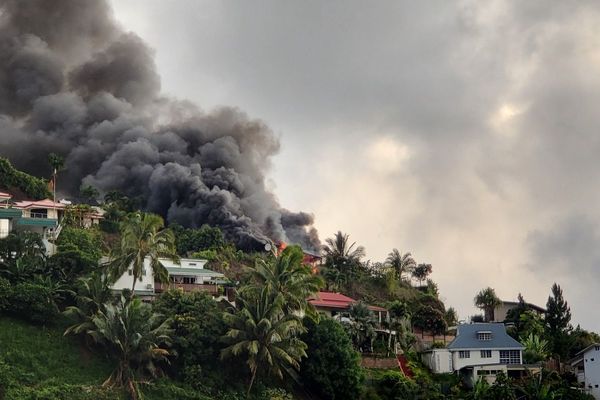 Incendie à Punaauia