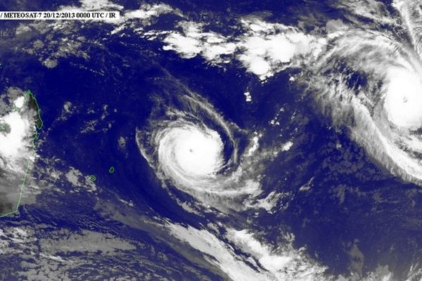 Amara et Bruce, deux cyclones dans l'océan Indien