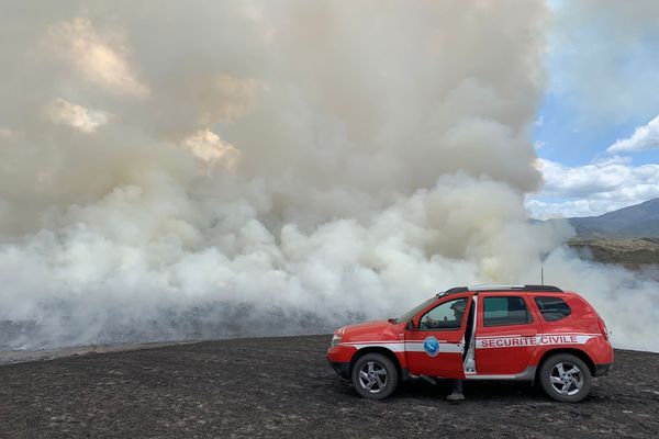 Vu l'ampleur du sinistre et des enjeux, la Nouvelle-Calédonie a pris la main sur le dispositif d'intervention, le 23 octobre 2024.