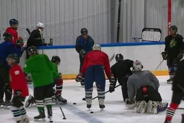 Les Cougars s'entraînent à quelques jours du premier match de hockey de la saison