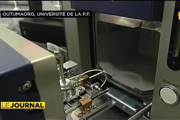 Un nouveau microscope électronique très perfectionné pour l'université