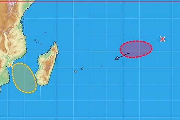 La zone suspecte la plus active se situe à l'Est-Nord-Est des Mascareignes.