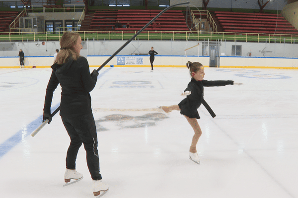 La perche du Club de Patinage Artistique de nouveau utilisée par les patineurs