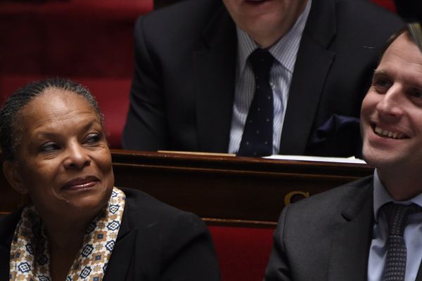 Christiane Taubira et Emmanuel Macron le 13 janvier 2016, sur les bancs des ministres à l'Assemblée nationale