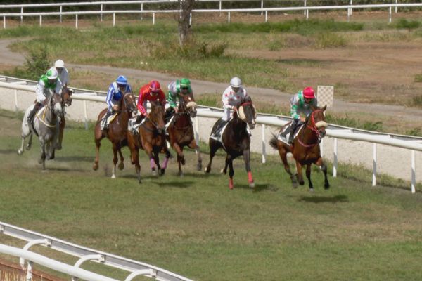 Courses à l'hippodrome de Saint Jacques