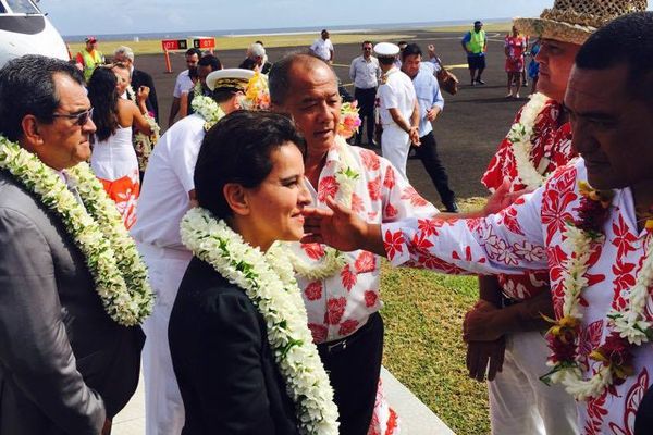 La ministre de l'Education nationale, Najat Vallaud-Belkacem, à son arrivée à Huahine