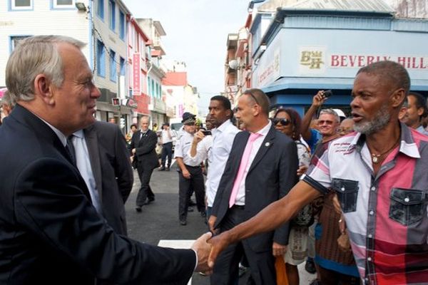 Le Premier ministre Jean-Marc Ayrault effectue une visite officielle en Martinique et en Guadeloupe du 26 au 28 juin 