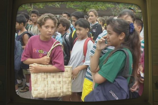 Rentrée en sixième, collège de Paopao dans les années 2000.