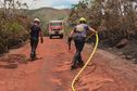 VIDEO. Avec les pompiers calédoniens en lutte contre le feu de la plaine de Prony