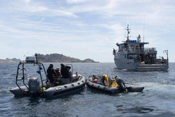 Le 04 mai 2023 à lieu au large de Marseille la destruction de munitions historiques par le GPD (groupement de plongeurs démineurs) de la Méditerranée à partir de la vedette de support à la plongée (VSP) OPHRYS. Le BBPD Pluton est en soutien. Ces munitions ont été découvertes sur l'épave du navire Miquelon, qui a fait naufrage le 5 octobre 1917.