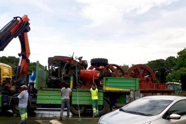 Epave du Tracteur tombé du pont de la Boucan