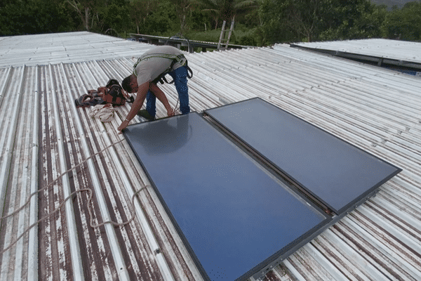 Les très petites entreprises peuvent bénéficier d'aides financières à l'installation de chauffe-eaux solaires.