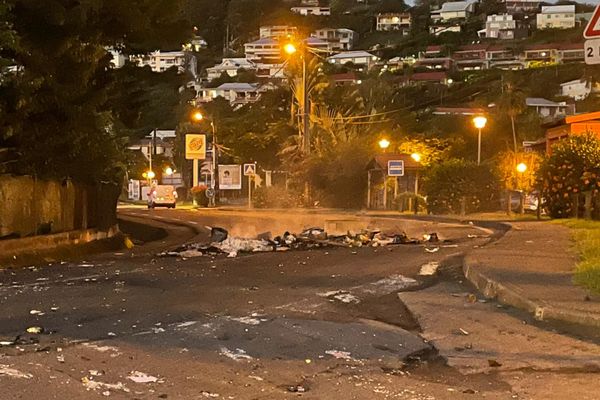 Anse à l'Ane (ville des Trois-Ilets) ce lundi à 5h30 après les incidents de cette nuit (dimanche 28 au lundi 29 novembre 2021)