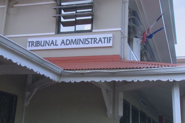 Le tribunal administratif à Cluny (Schoelcher )