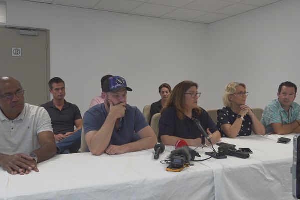 Les loyalistes et le Rassemblement en conférence de presse mardi matin.