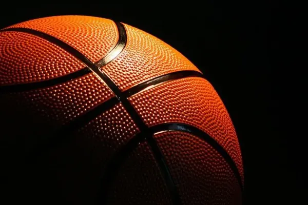 Le Basket sort de l'ombre