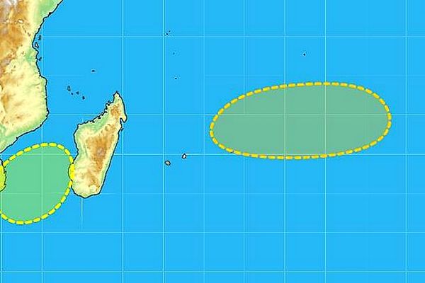 L'évolution de deux zones perturbées retient l'attention de Météo-France La Réunion. L'amas nuageux situé à l'Est des Mascareignes pourrait évoluer à partir de dimanche (26 janvier 2025.).