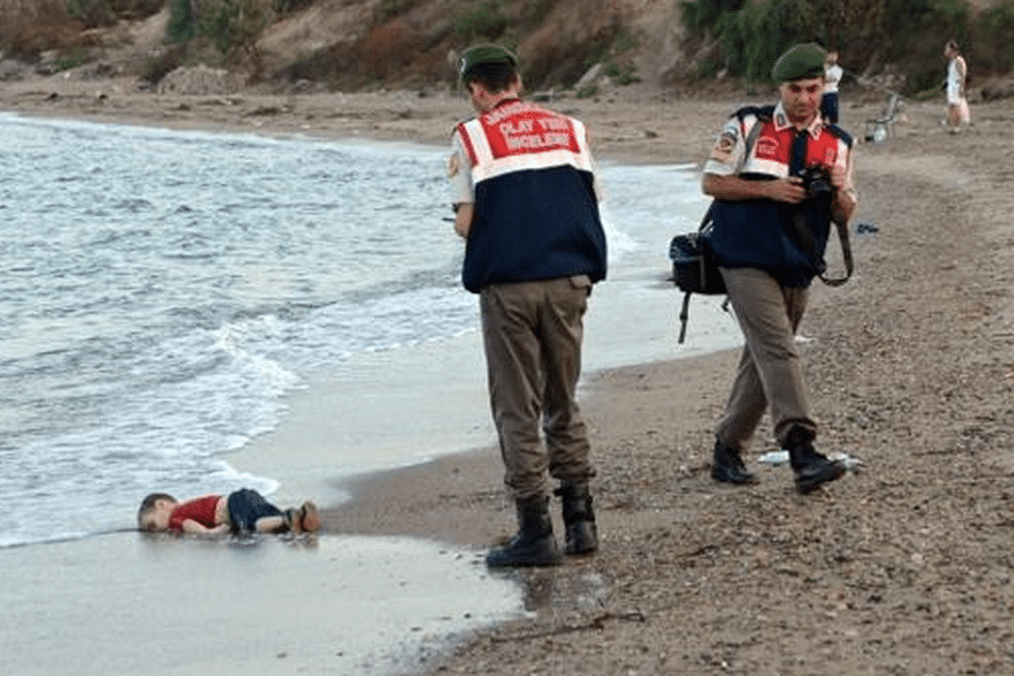 La Photo Daylan Kurdi Lenfant Syrien Mort Noyé Bouleverse Le Monde Polynésie La 1ère