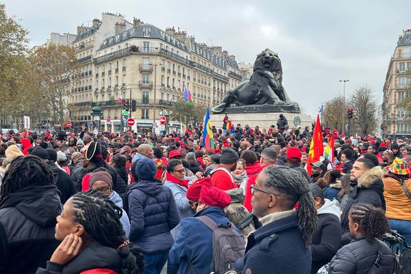 Une manifestation contre la vie chère Outre-mer a lieu à Paris, de la place Denfert-Rochereau au ministère des Outre-mer, dimanche 3 novembre 2024.