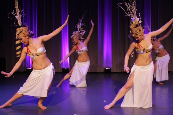 La troupe étudiante "Tamarii no Tahiti" à Montréal