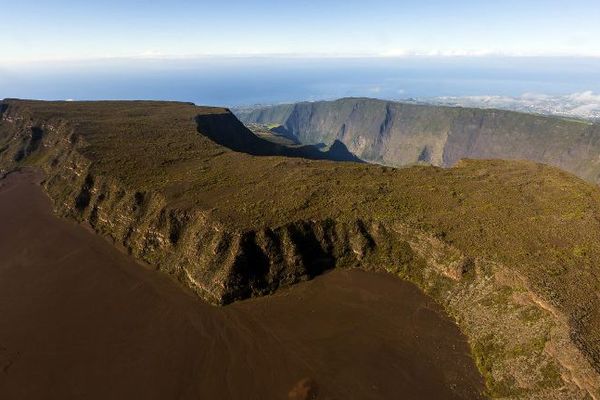 L’éruption imminente du Piton de la Fournaise à La Réunion 