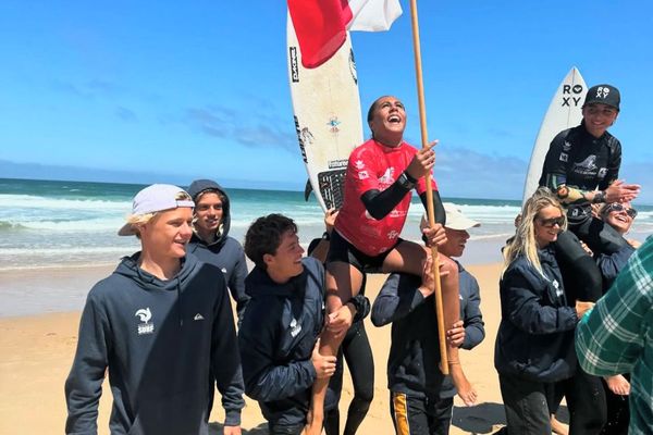 La Tahitienne Tya Zebrowski championne d'Europe de surf U16 à Santa Cruz au Portugal