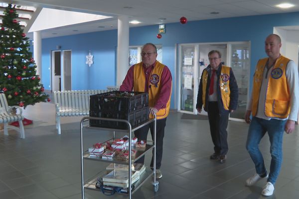 Chocolats et fleurs pour les patients du Centre hospitalier François-Dunan en ce 25 décembre.