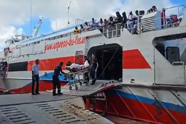 Rescapé débarqué de l'Express des Iles à Fort-de-France, en Martinique, le 18 décembre 2023