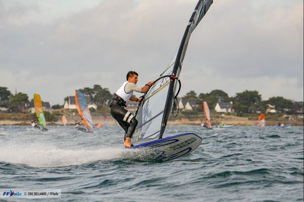 Amaury sur le plan d'eau de Carnac.